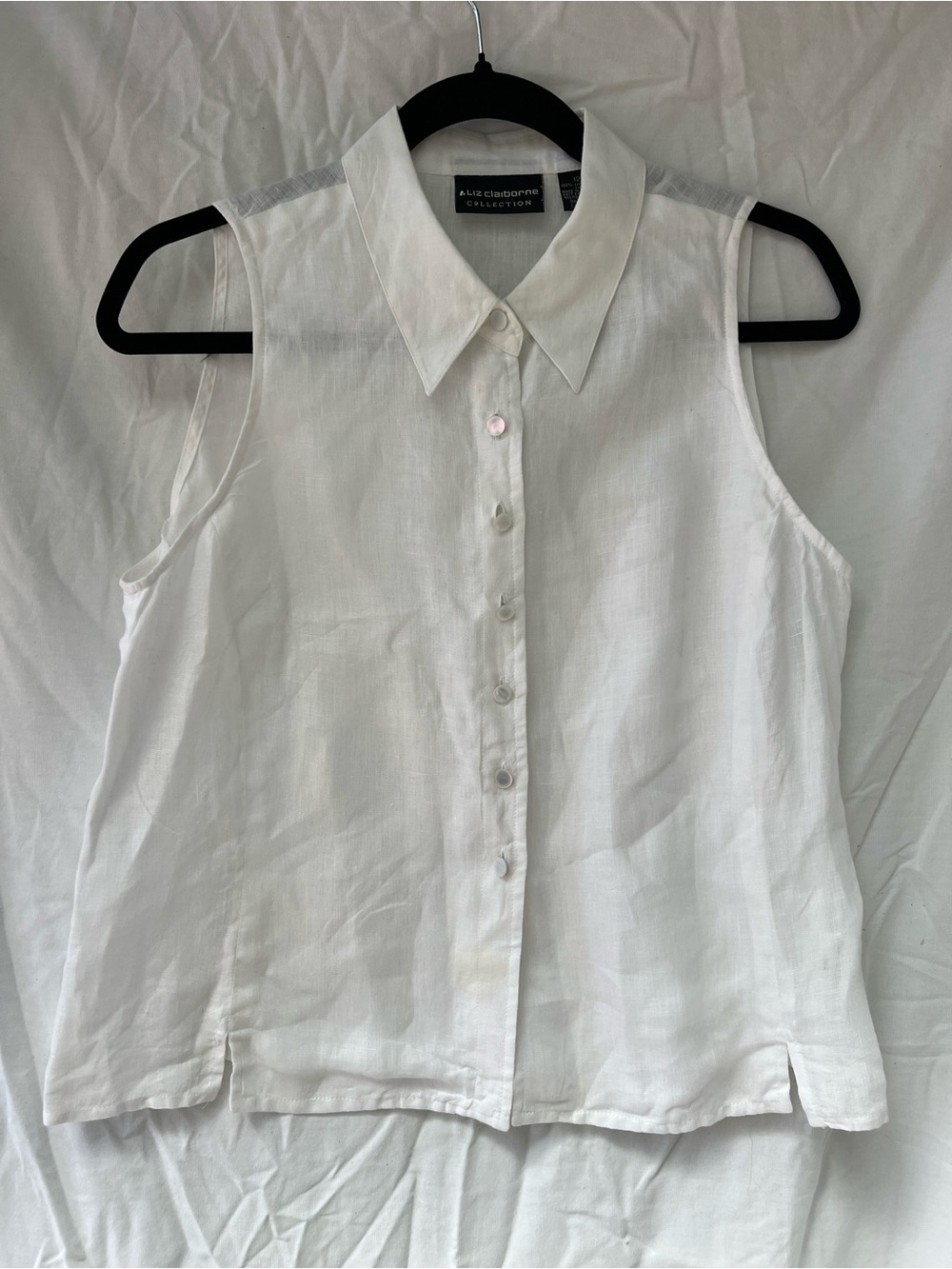 Liz Claiborne White Sleeveless Button-Down Collared Top